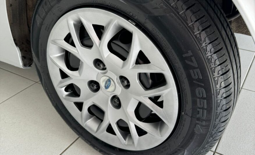 FORD / KÁ SEDAN SE 1.5