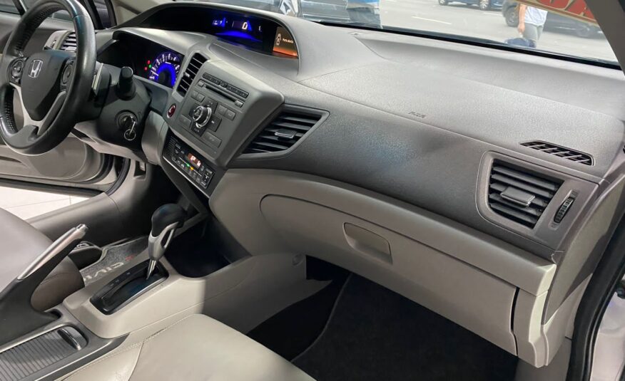 Honda / Civic LXR Automático