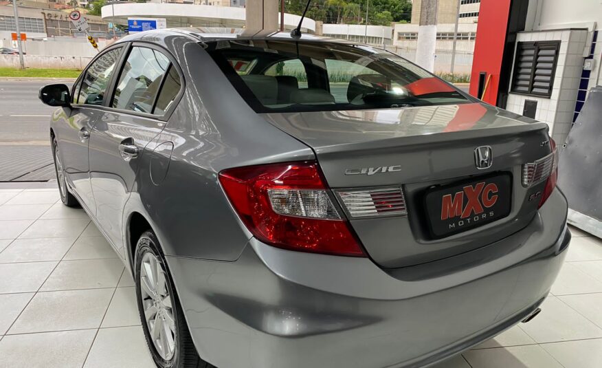 Honda / Civic LXR Automático